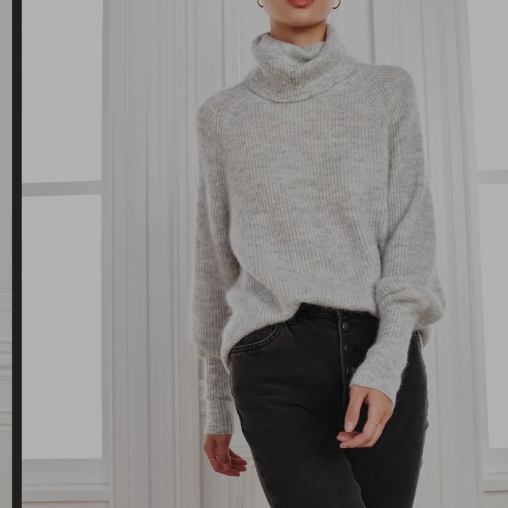 Quince Baby Alpaca-Wool Turtleneck. Light Grey. Size small. New. Chunky and co